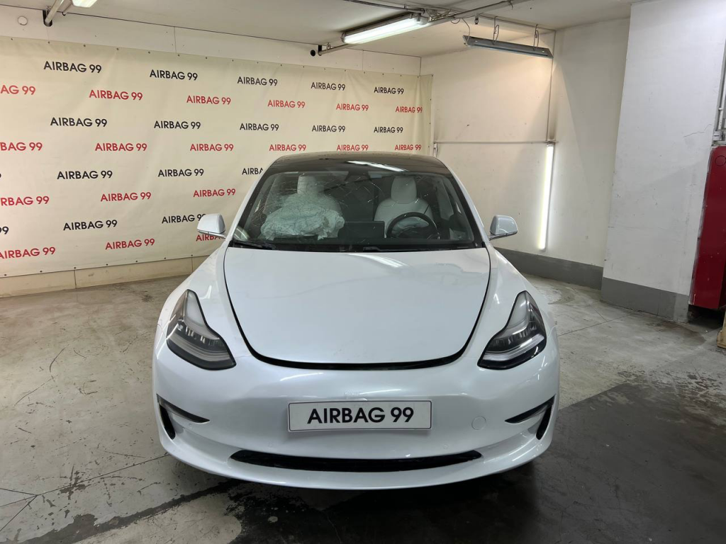 Tesla Model 3 — фотографии салона и выполненной работы