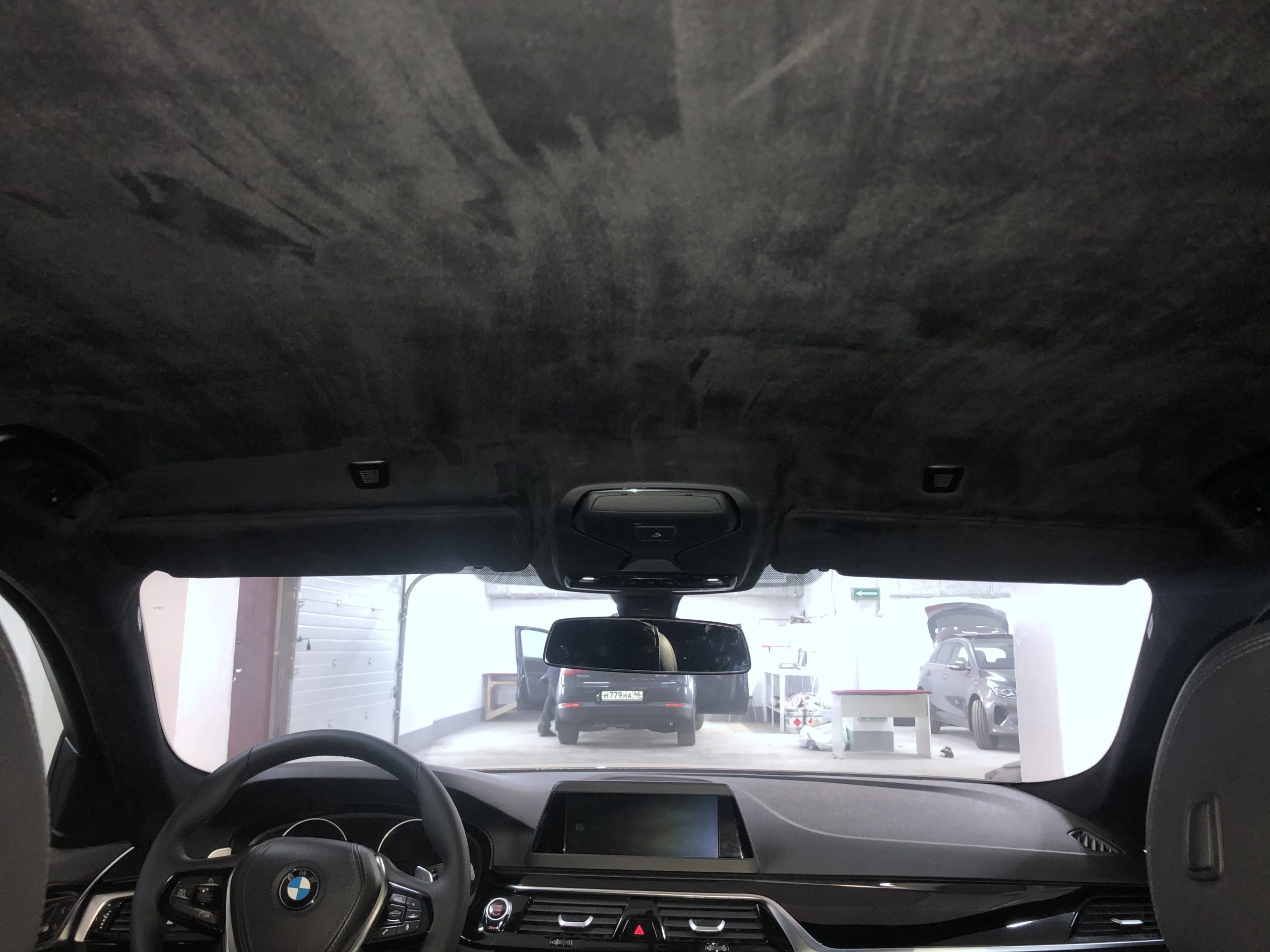 BMW G30 — потолок в алькантару — фото работы 4
