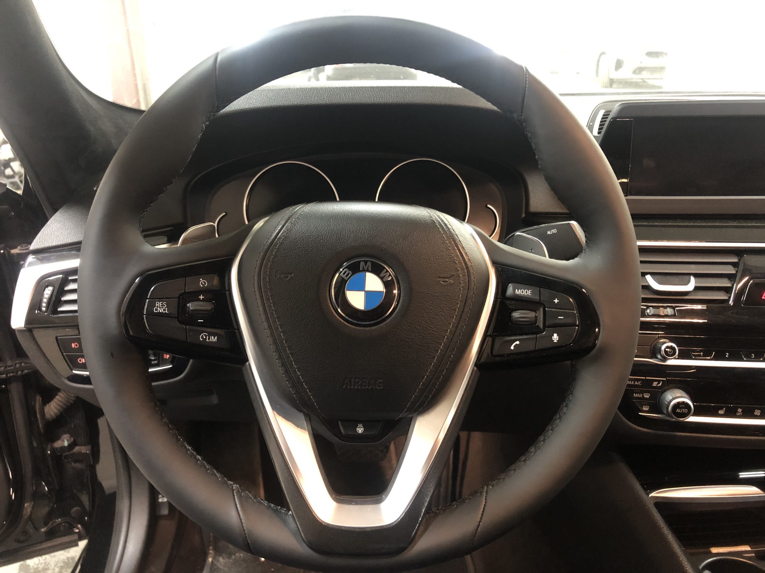 BMW G30 — потолок в алькантару — фото работы 9