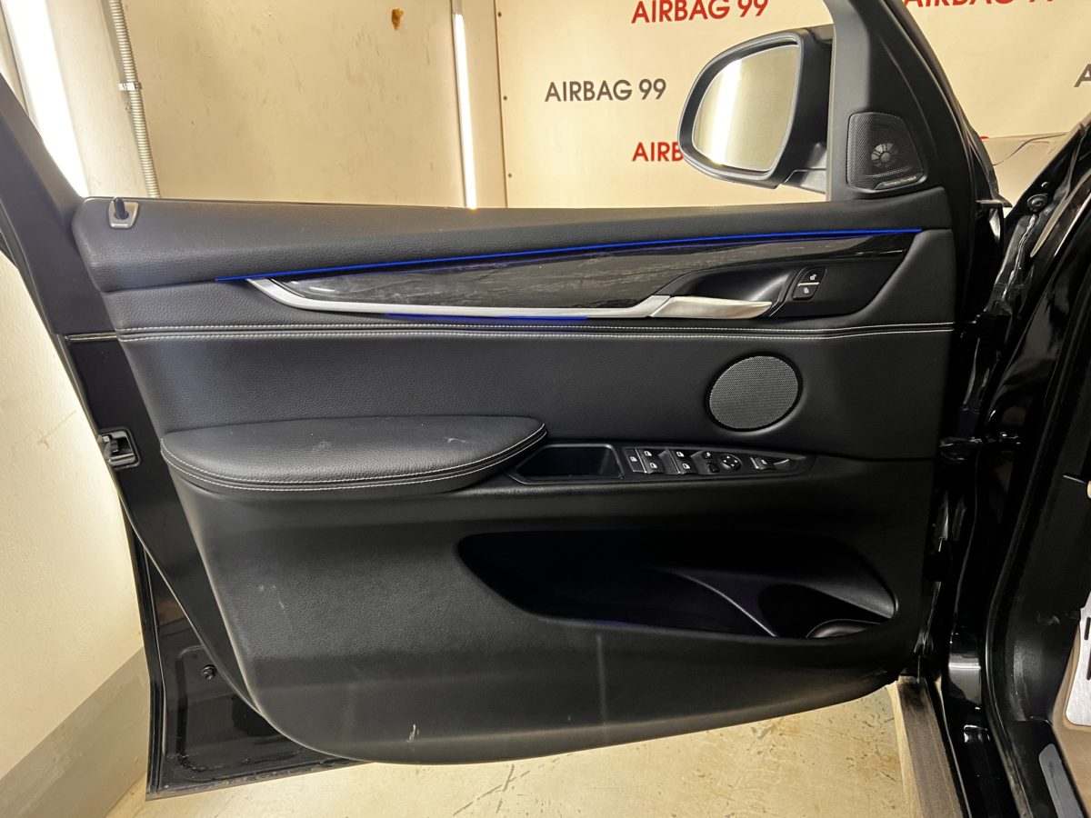 BMW X5 F15 — Водительская дверная карта и линия подсветки