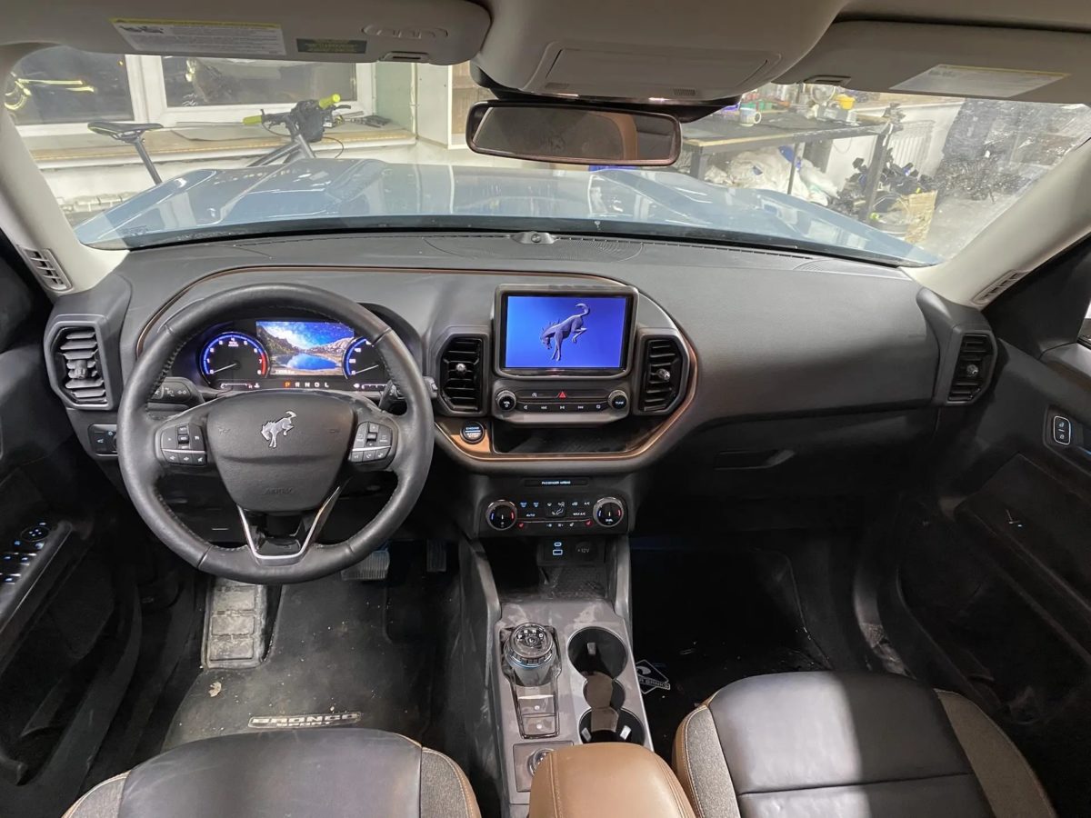 Ford Bronco Sport — Передняя панель и руль после работ