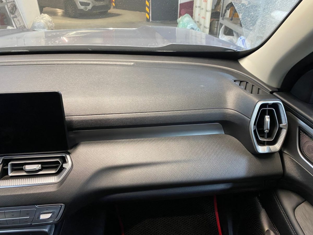 Haval H5 — Поверхность пассажирской части торпедо