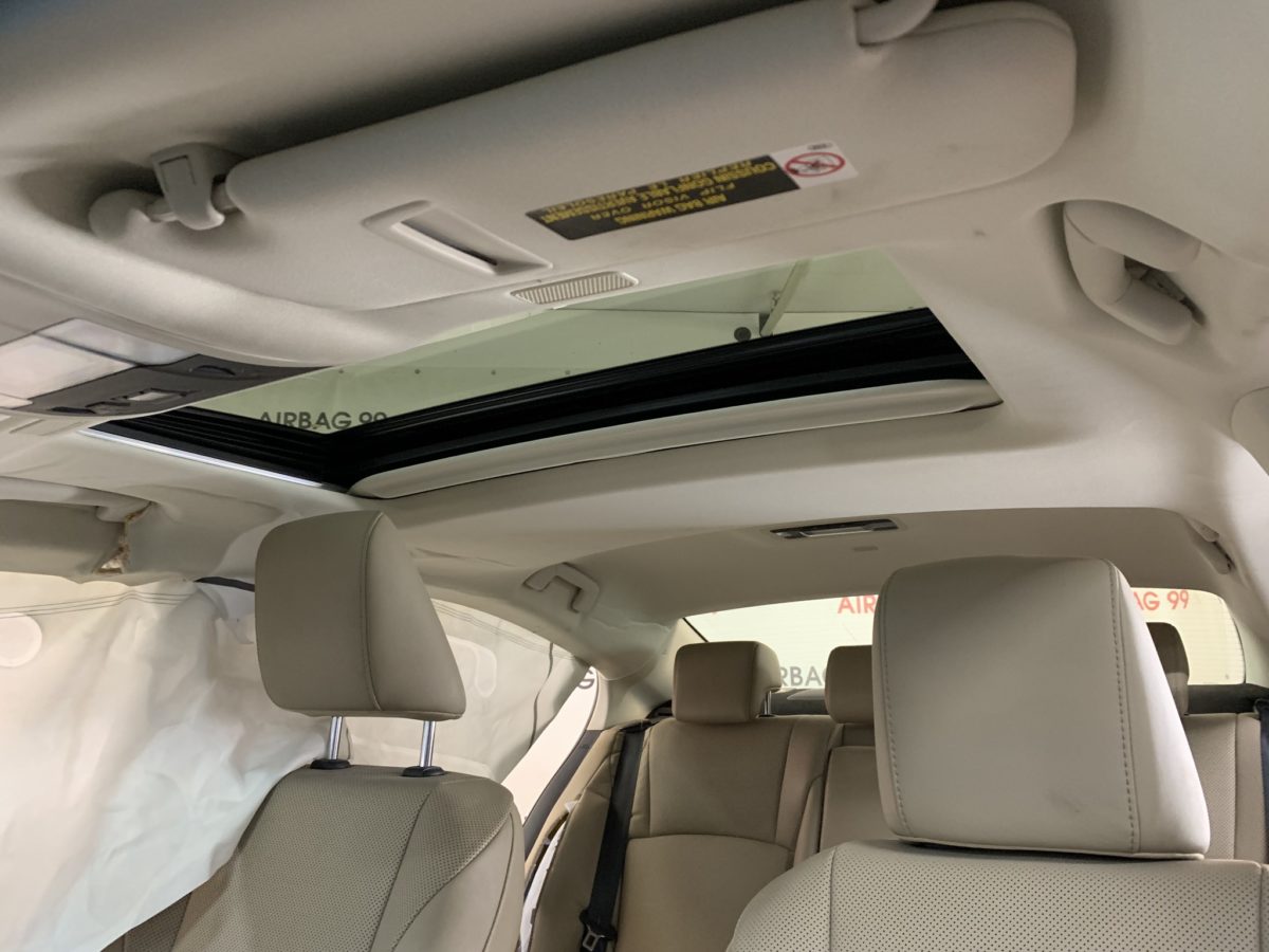 Lexus ES 300h — Потолочная отделка и зона люка
