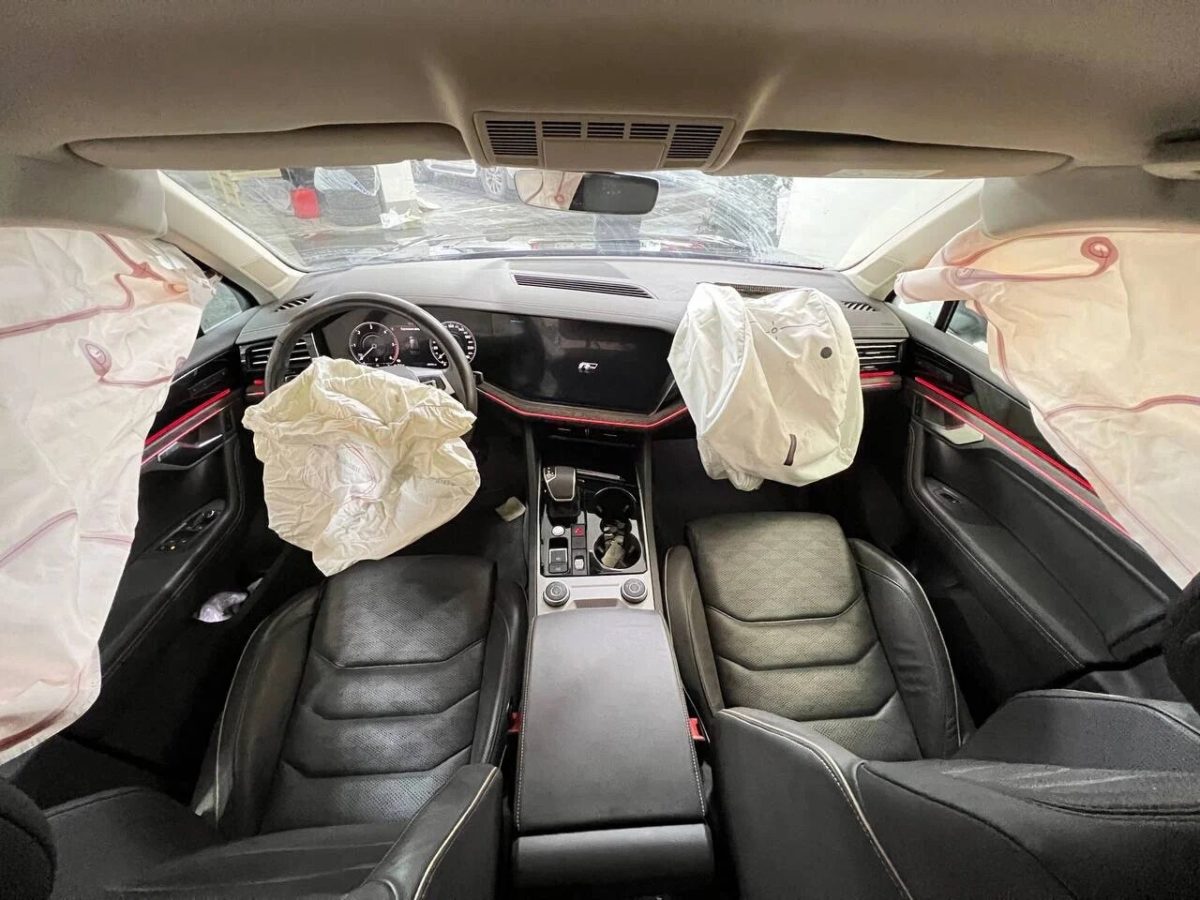 Volkswagen Touareg — Исходное состояние переднего ряда