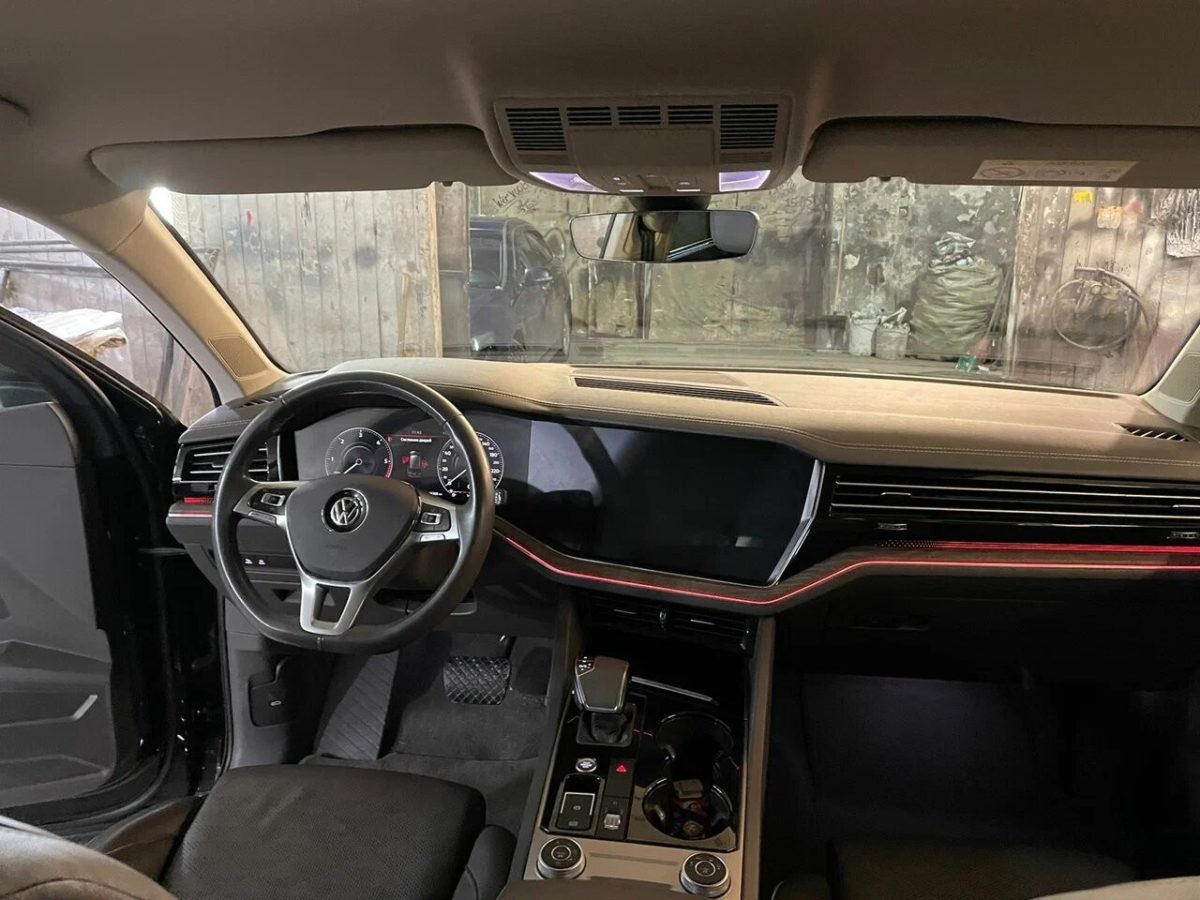 Volkswagen Touareg — Собранная передняя часть интерьера